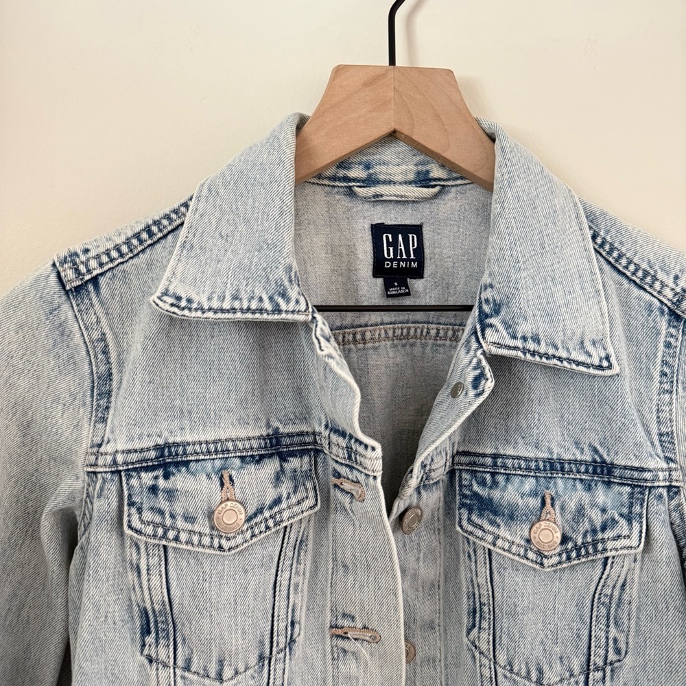 Gap Classic Denim Jacket Women’s Small Light Wash Everyday Layer - Picture 3 of 9